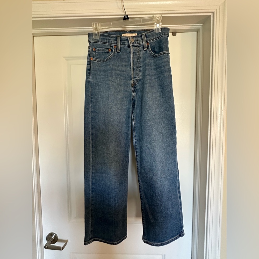 Women’s Blue Levi Ribcage Jeans